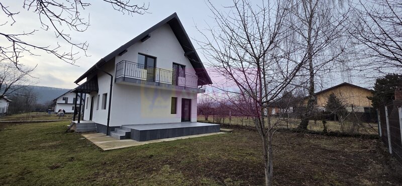 Vila de vanzare cu 4 camere in Brebu