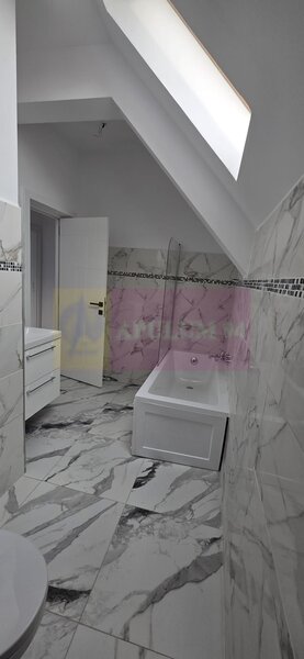 Vila de vanzare cu 4 camere in Brebu